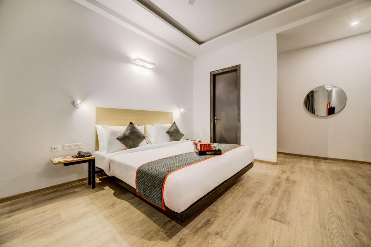 Super Oyo Townhouse 1251 Luxury Hotel 4*