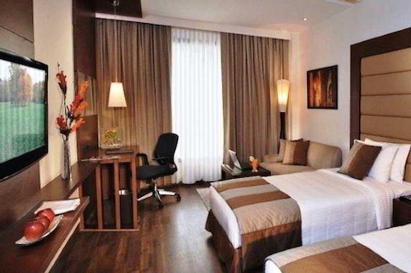 Hotel Country & By Radisson, Gurugram Sector 12 4*