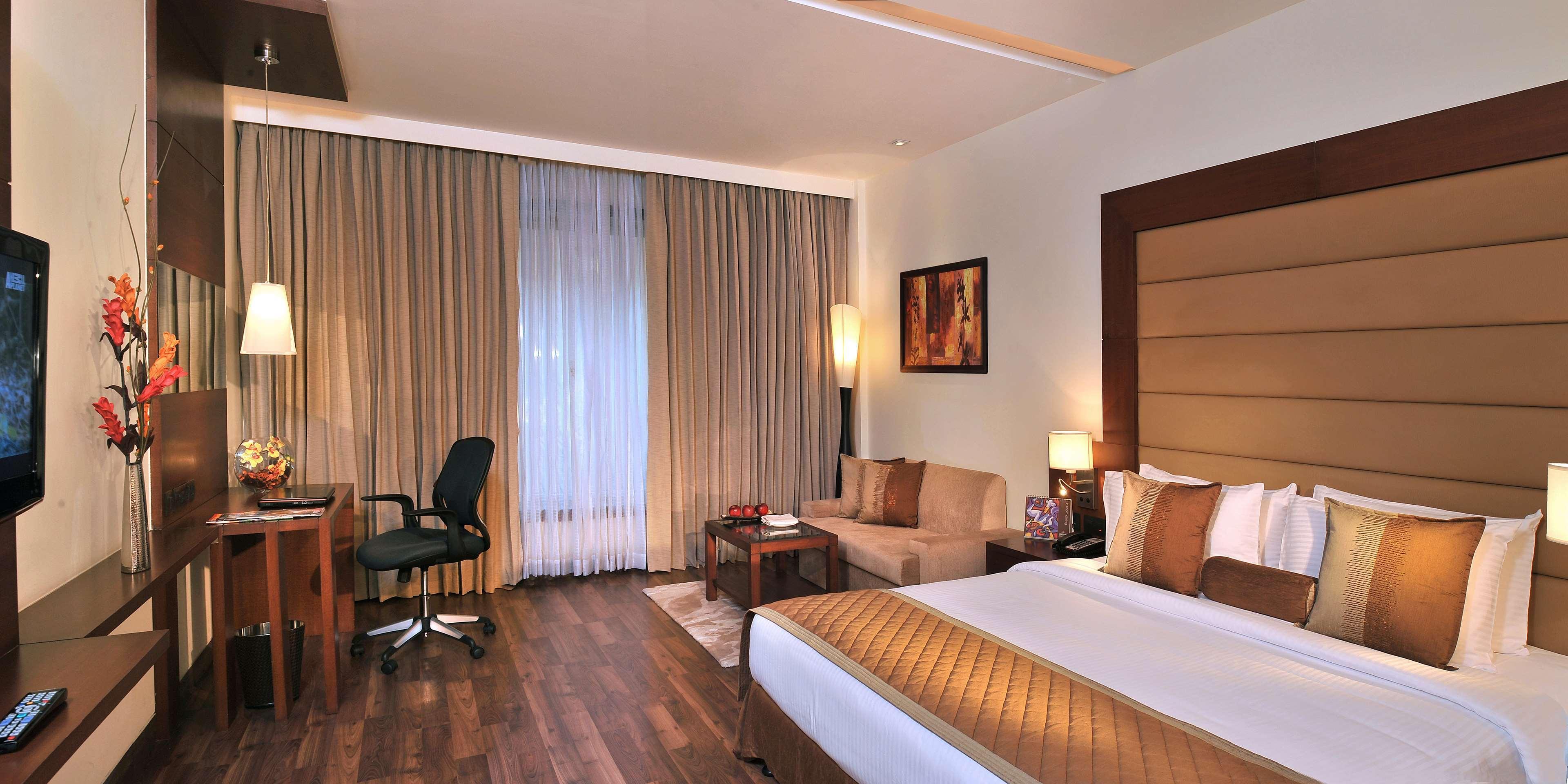 Country & By Radisson, Gurugram Sector 12 Hotel