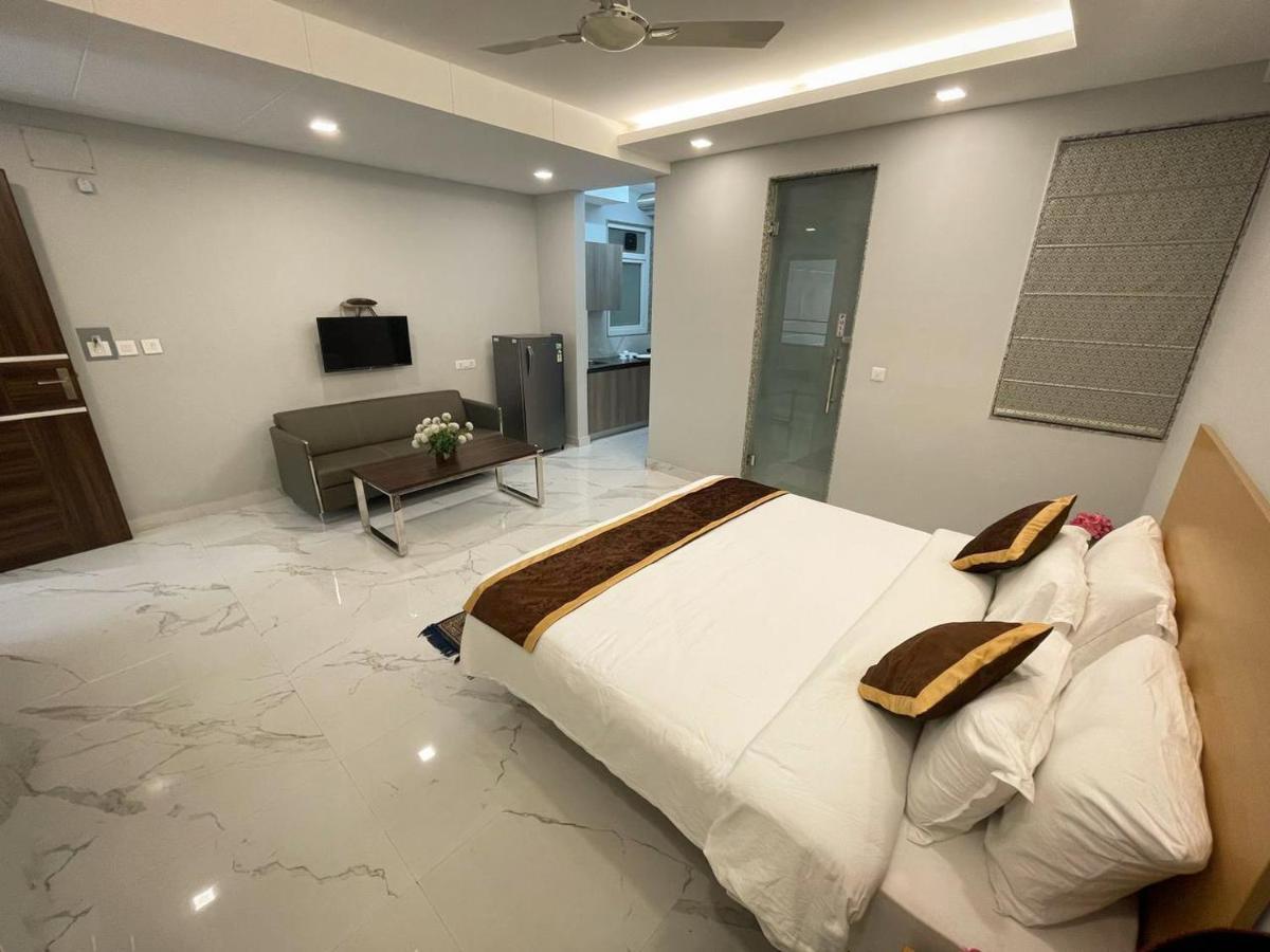 The Empire Villa,cyber City, *