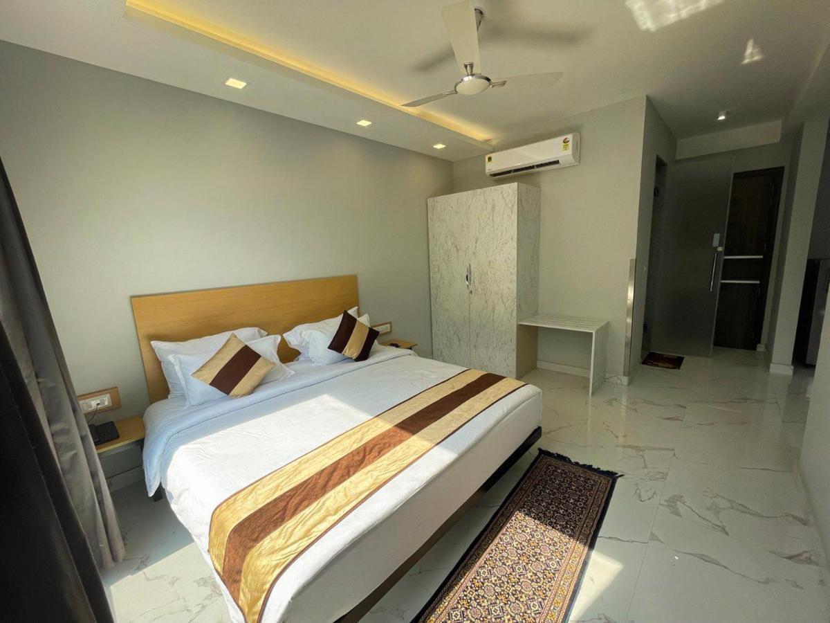 The Empire Villa,cyber City,