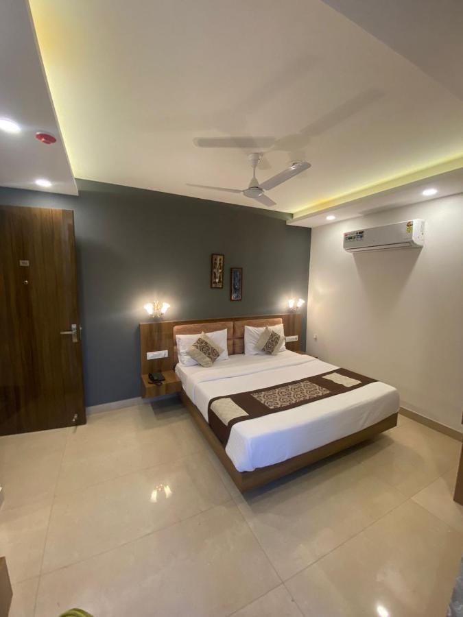 Posh Residency Huda City Center Gurgaon Hotel