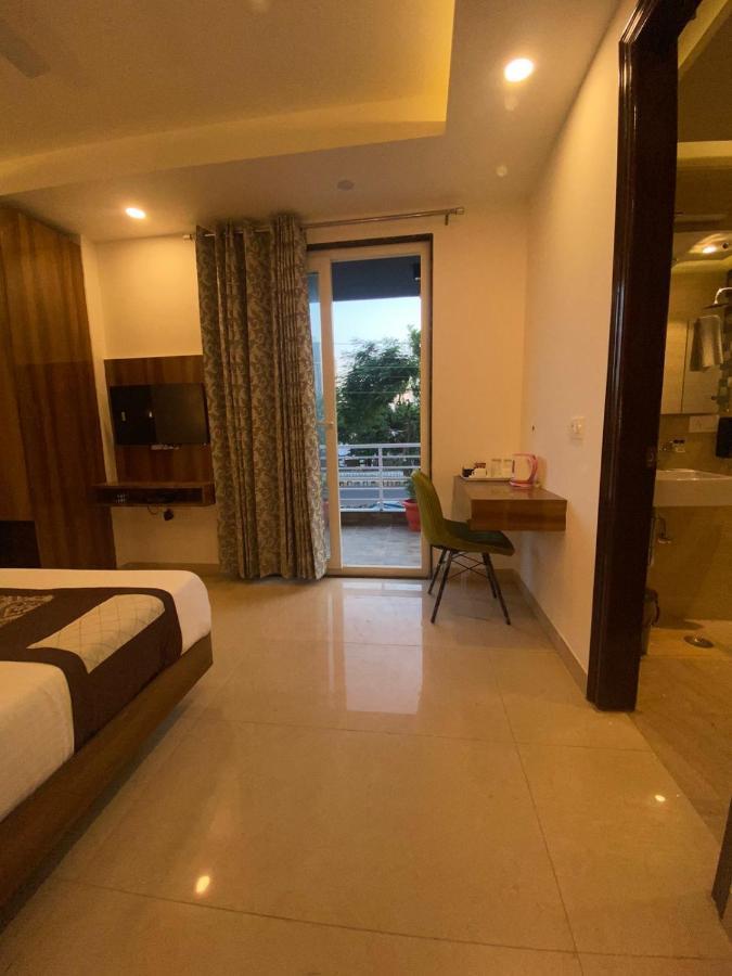 Posh Residency Huda City Center Gurgaon 4* Gurgaon
