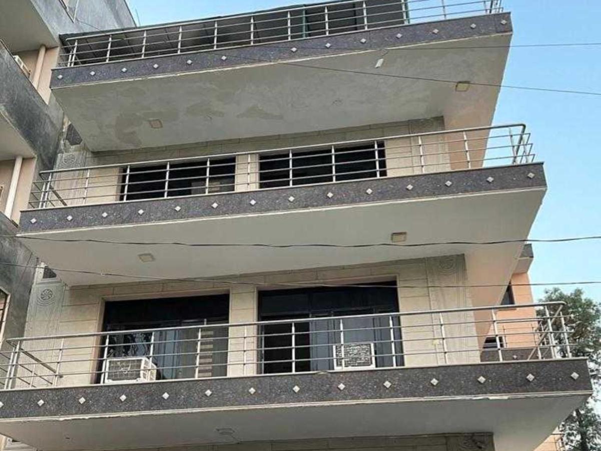 Oyo White House Tower