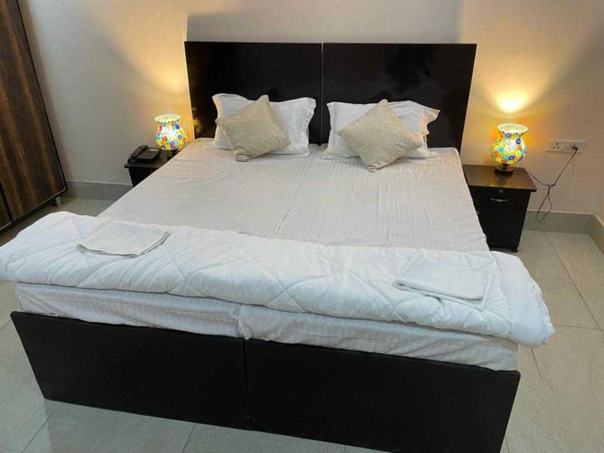 Hotel Oyo White House Tower 3*