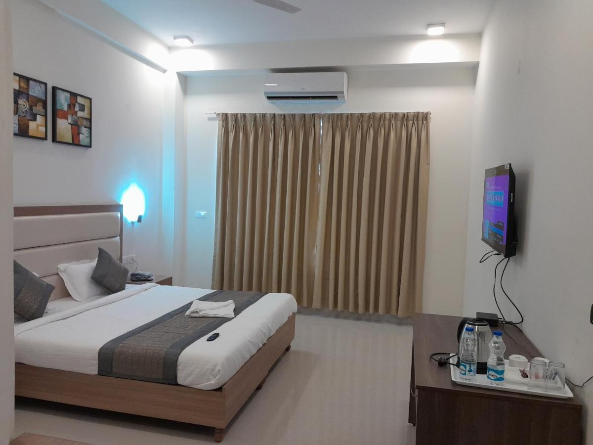 Hotel The Luxem - Behind Ibis Gurugram Gurgaon