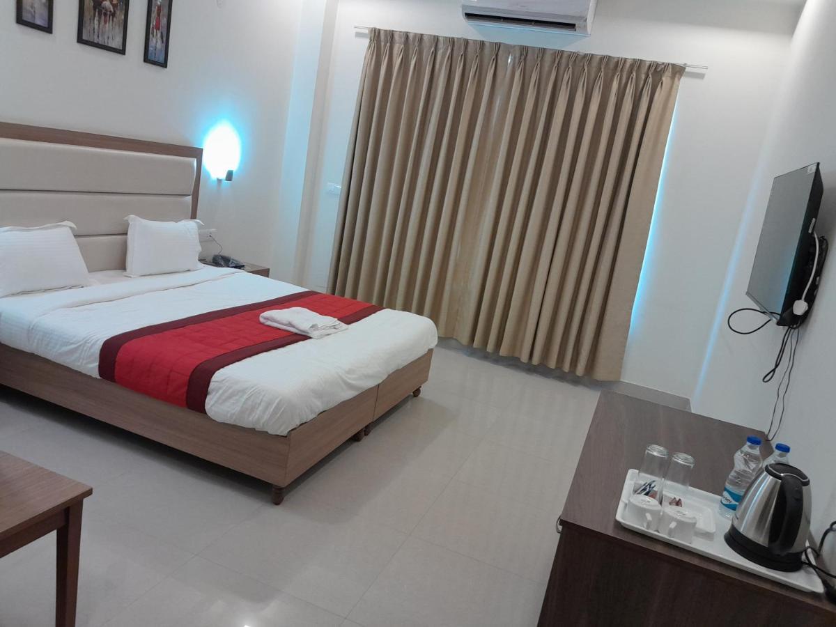 The Luxem - Behind Ibis Gurugram Hotel