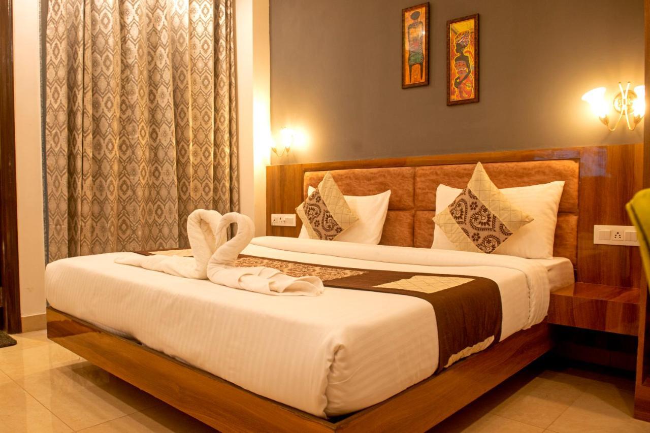 Posh Residency Huda City Center Gurgaon 4*