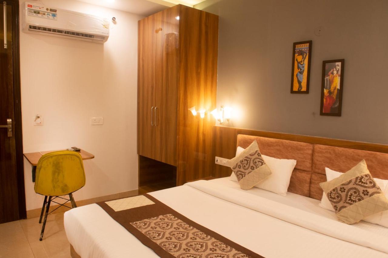 Posh Residency Huda City Center Gurgaon Hotel 4*