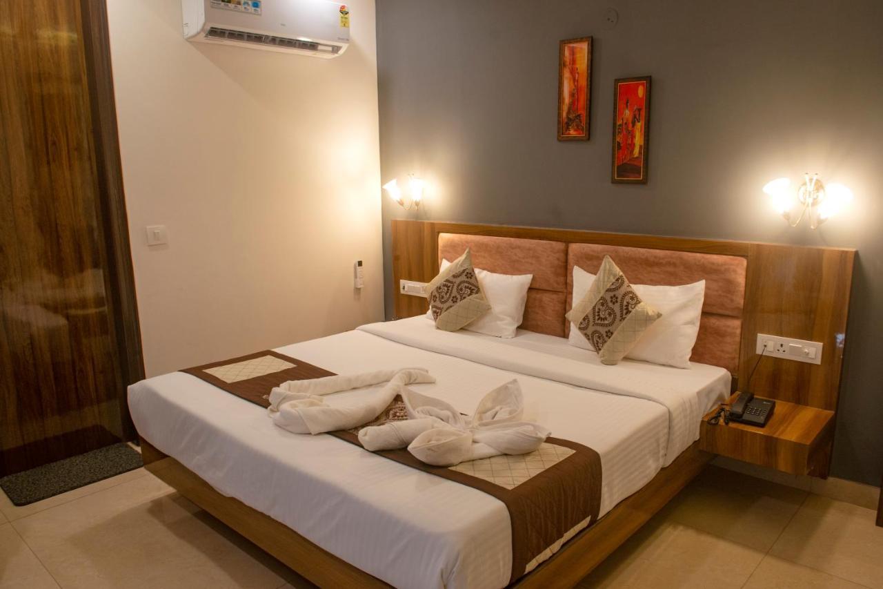 Hotel Posh Residency Huda City Center Gurgaon Gurgaon