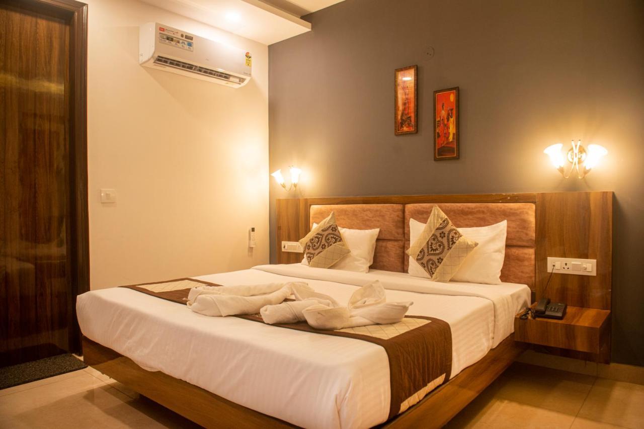 Posh Residency Huda City Center Gurgaon Hotel 4*