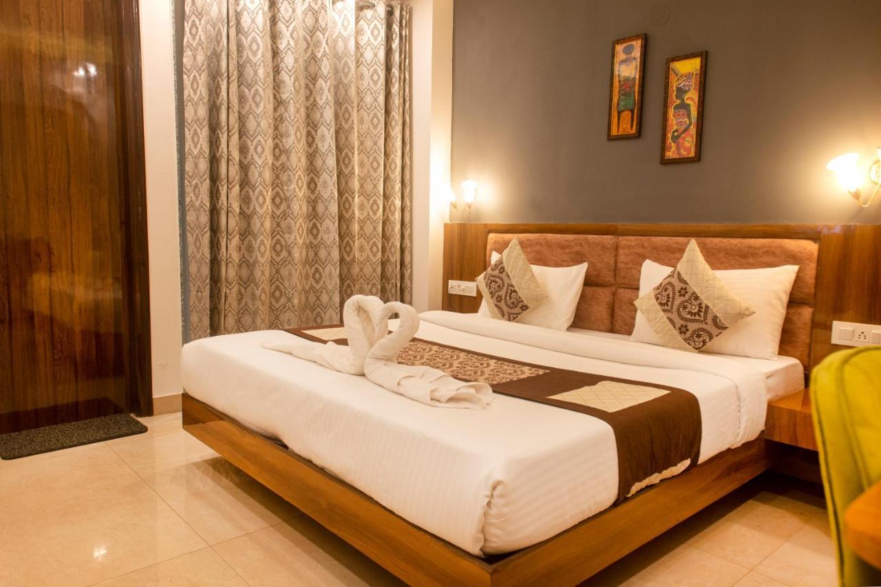 Posh Residency Huda City Center Gurgaon 4*