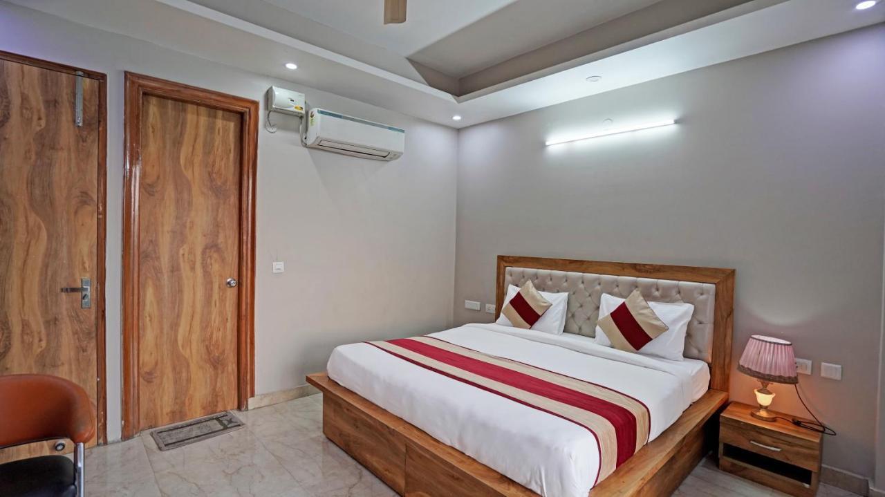 The Palm - Medicity 3*