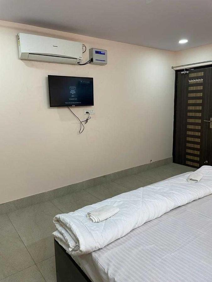 Hotel Oyo White House Tower 3*