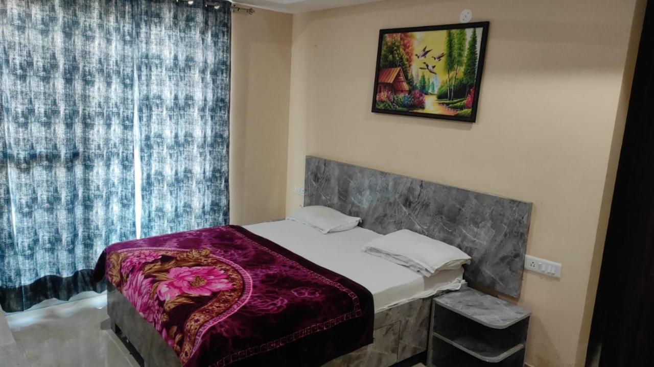 Rose Residency International, Artemis Hospital Road, Guest house *