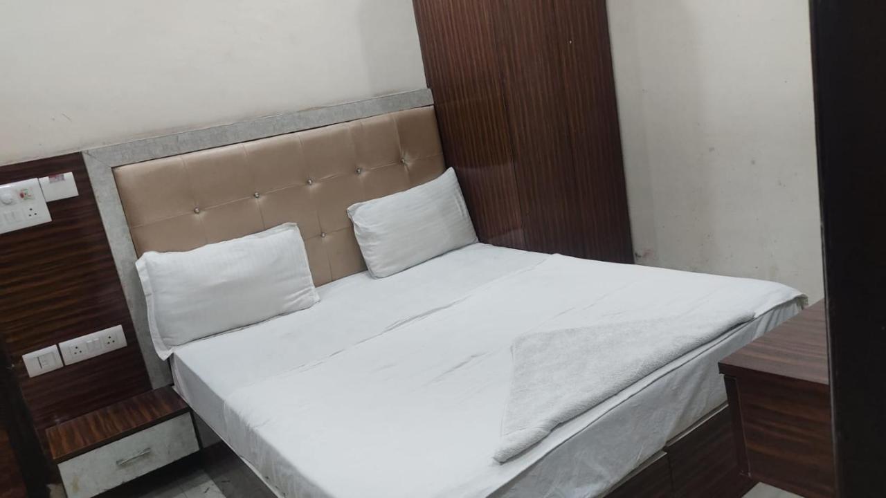 Hotel Singh Residency Medanta 3*