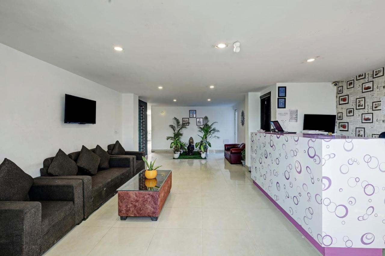 Super Townhouse Tipsyy Near Bestech Square Mall 4* Gurgaon
