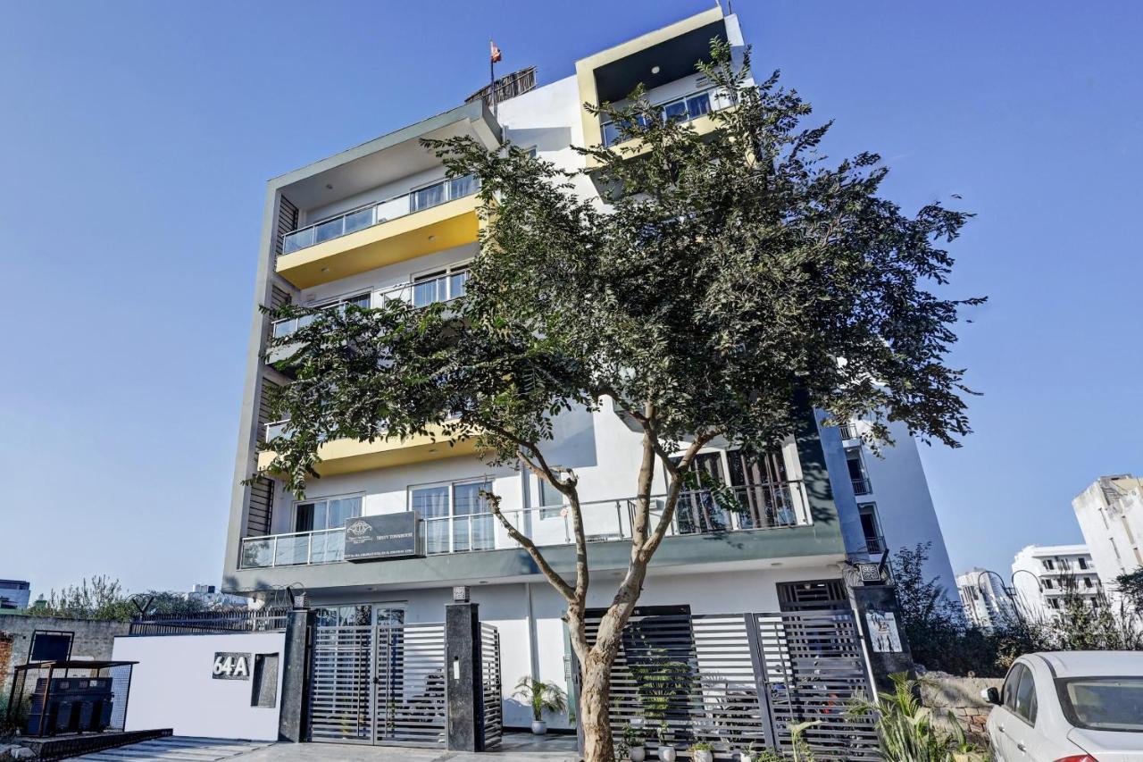 Super Townhouse Tipsyy Near Bestech Square Mall Hotel 4*