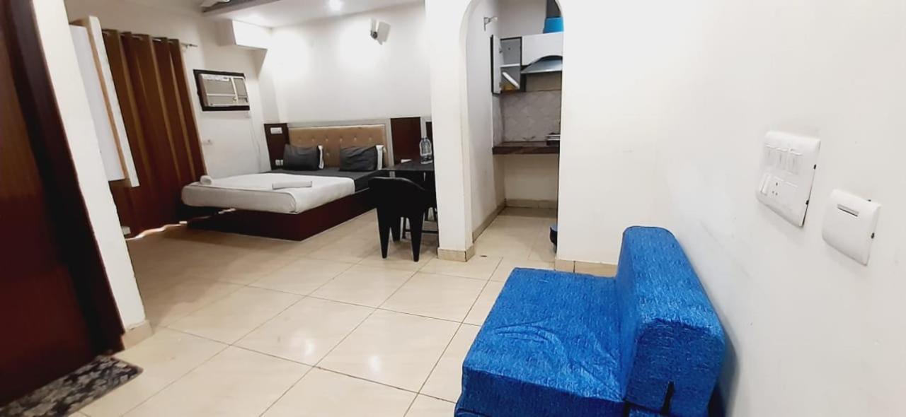Singh Residency Medanta Hotel