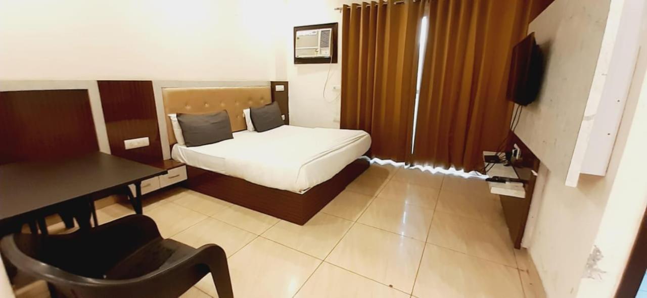 Hotel Singh Residency Medanta 3*