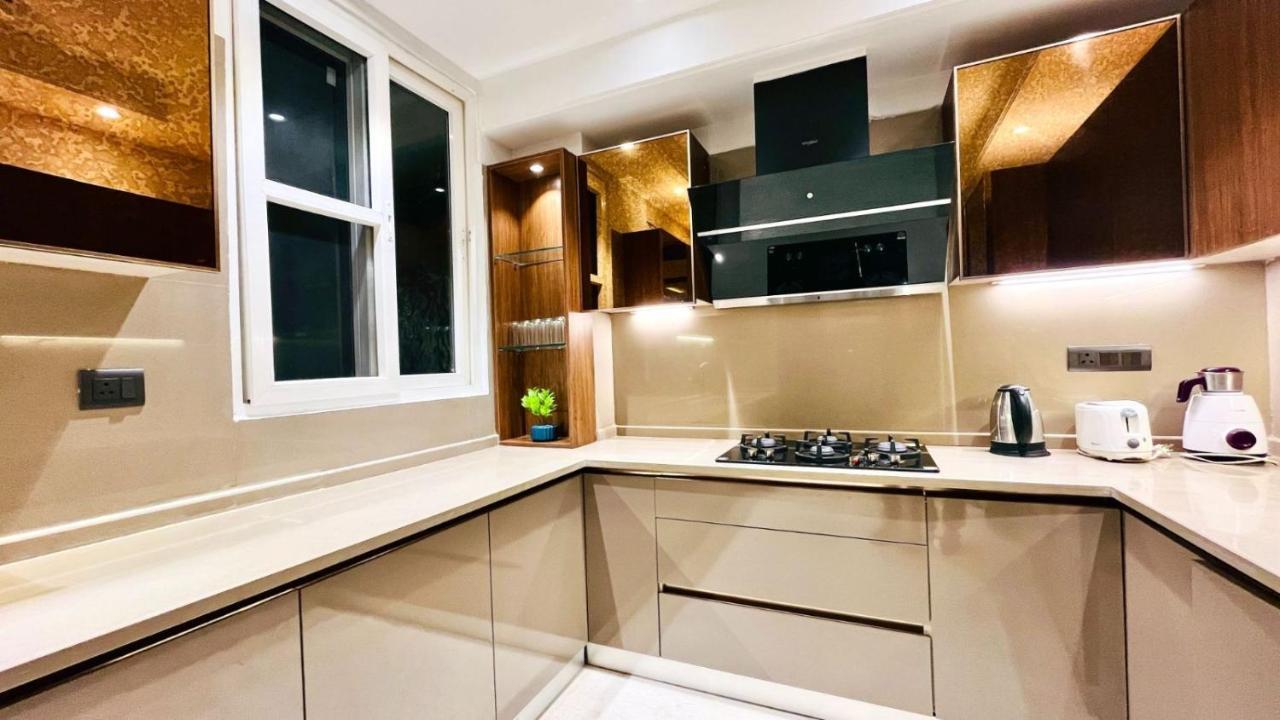 Apartment Bluo 3bhk - Dlf Cybercity, Mg Road, Balcony, Lift Gurgaon