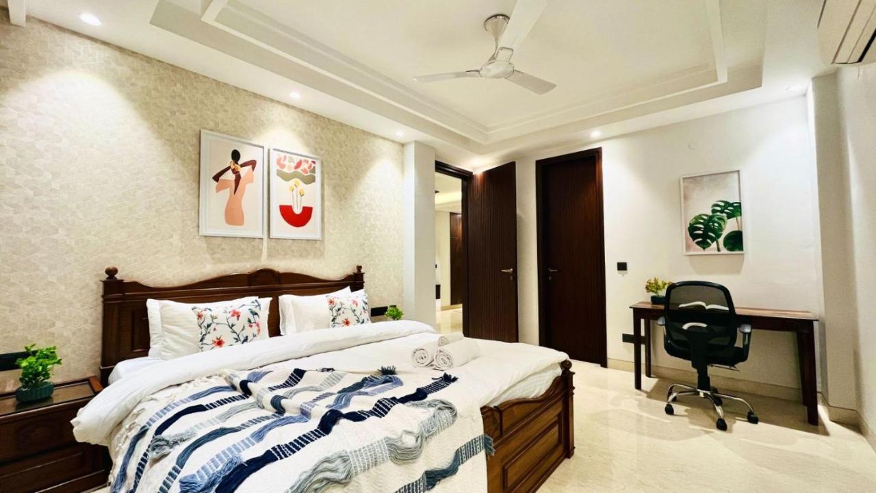Bluo 3bhk - Dlf Cybercity, Mg Road, Balcony, Lift Apartment Gurgaon