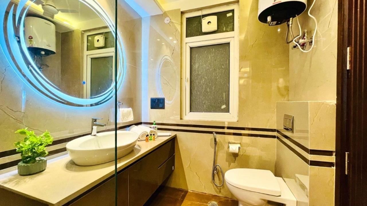 Bluo 3bhk - Dlf Cybercity, Mg Road, Balcony, Lift *