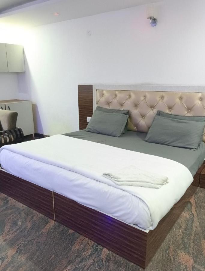Singh Residency Medanta 3*