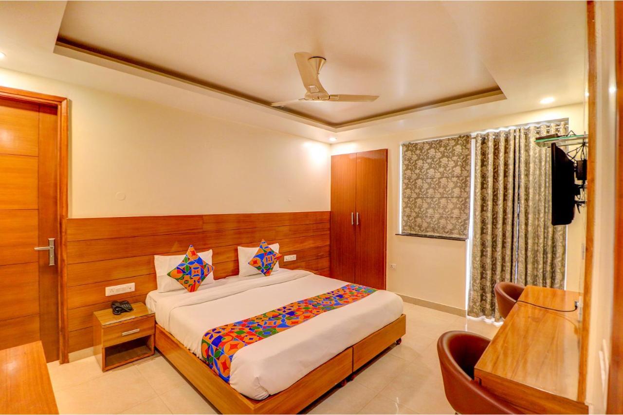 Hotel Fabhotel Aroma Luxuries Gurgaon