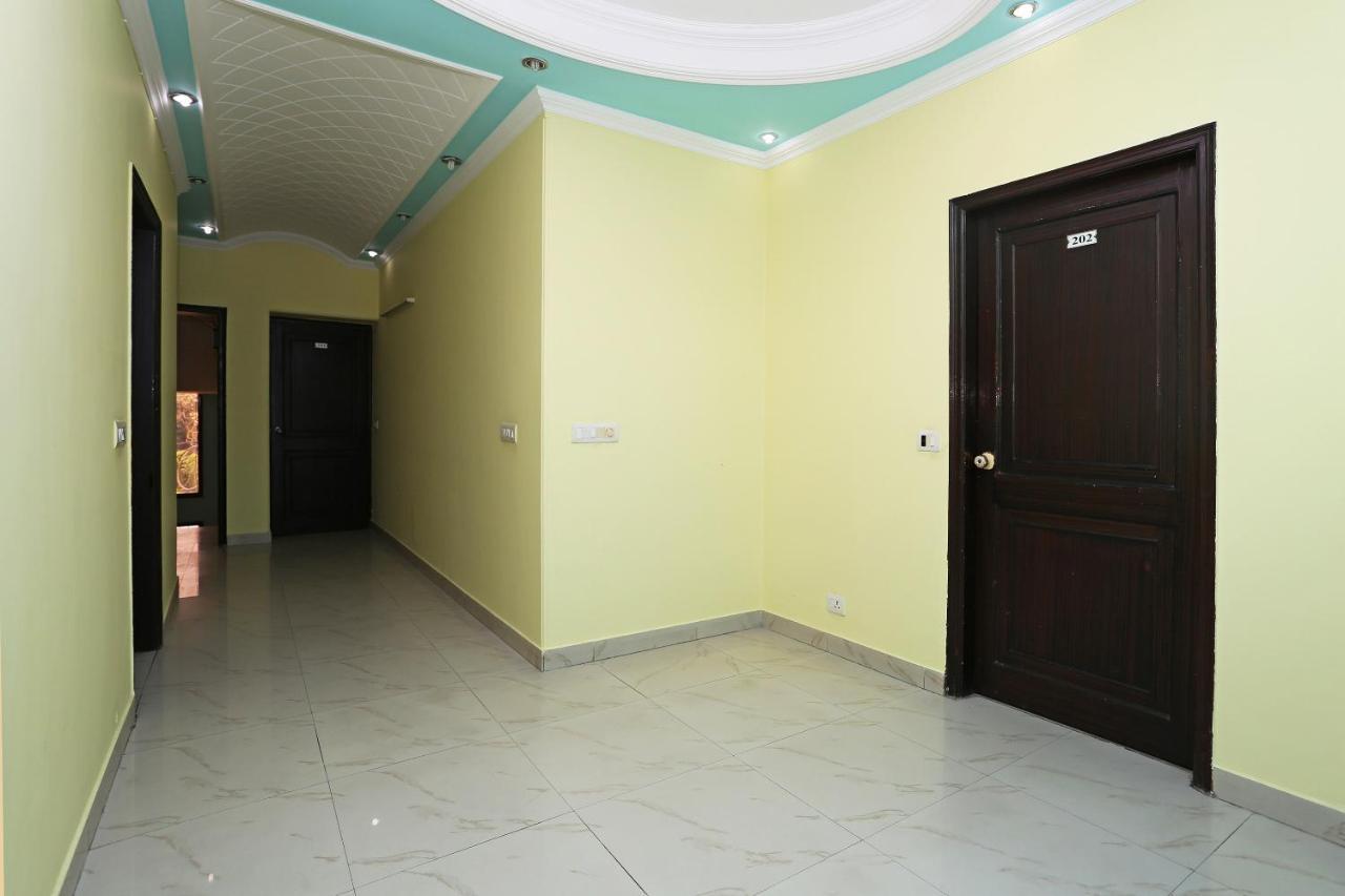 Oyo Near Mg Road Near Aravali Biodiversity Park 3*