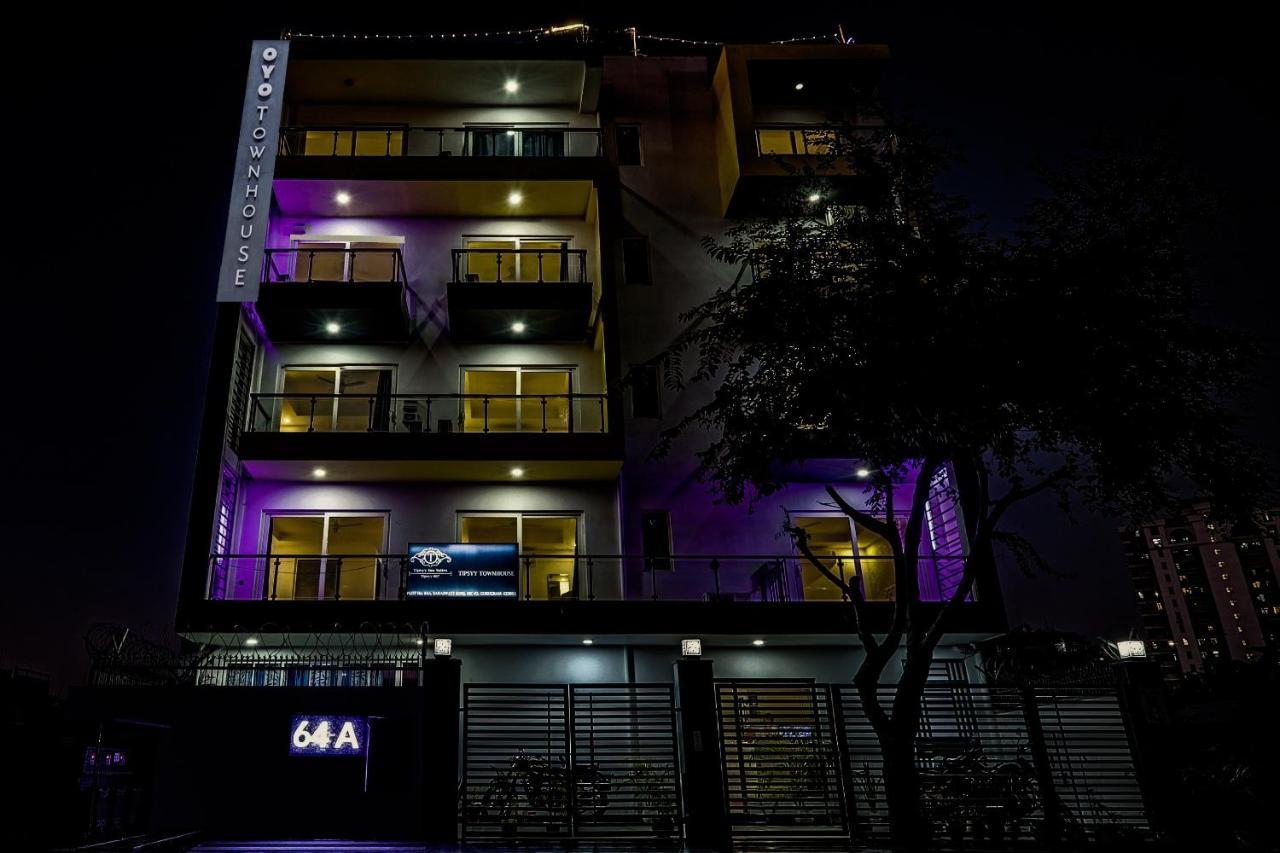 Super Townhouse Tipsyy Near Bestech Square Mall Hotel