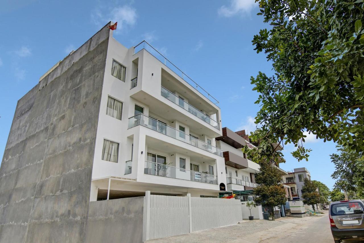 Townhouse Oak Mintstayz Sector 52 Near Artemis Hospital
