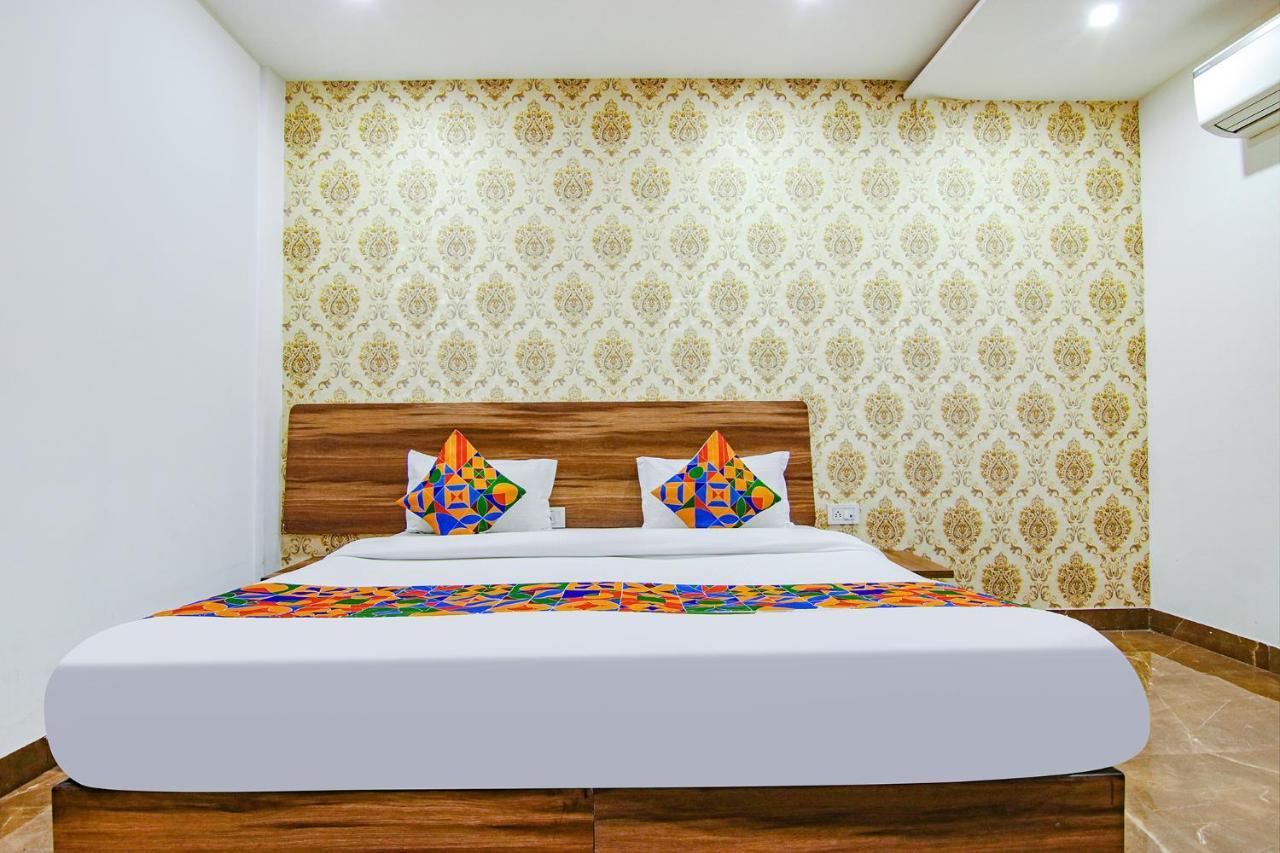 Hotel Fabexpress The Divine Residency 3*
