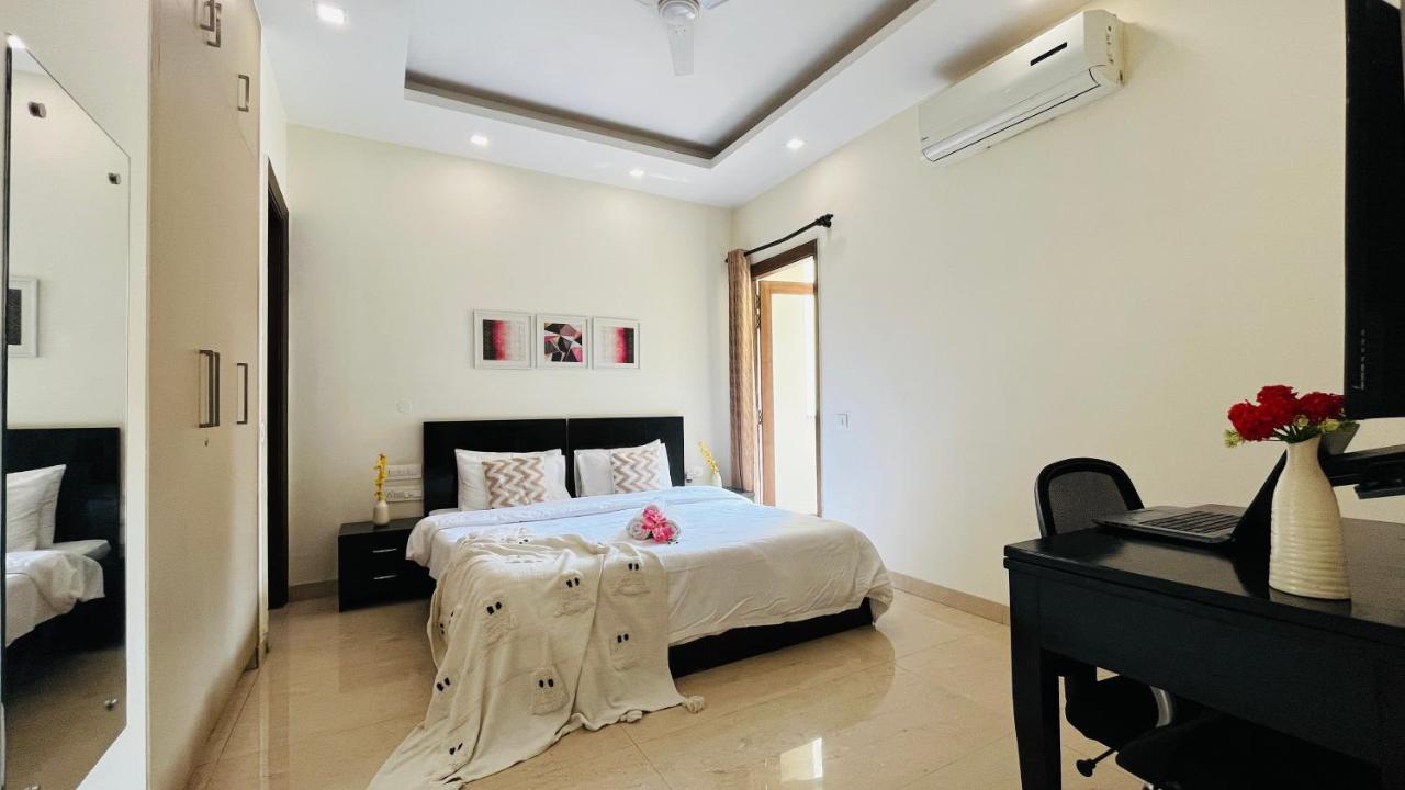 Bluo Dlf Cybercity - Kitchen, Balcony, Lift Apartment *