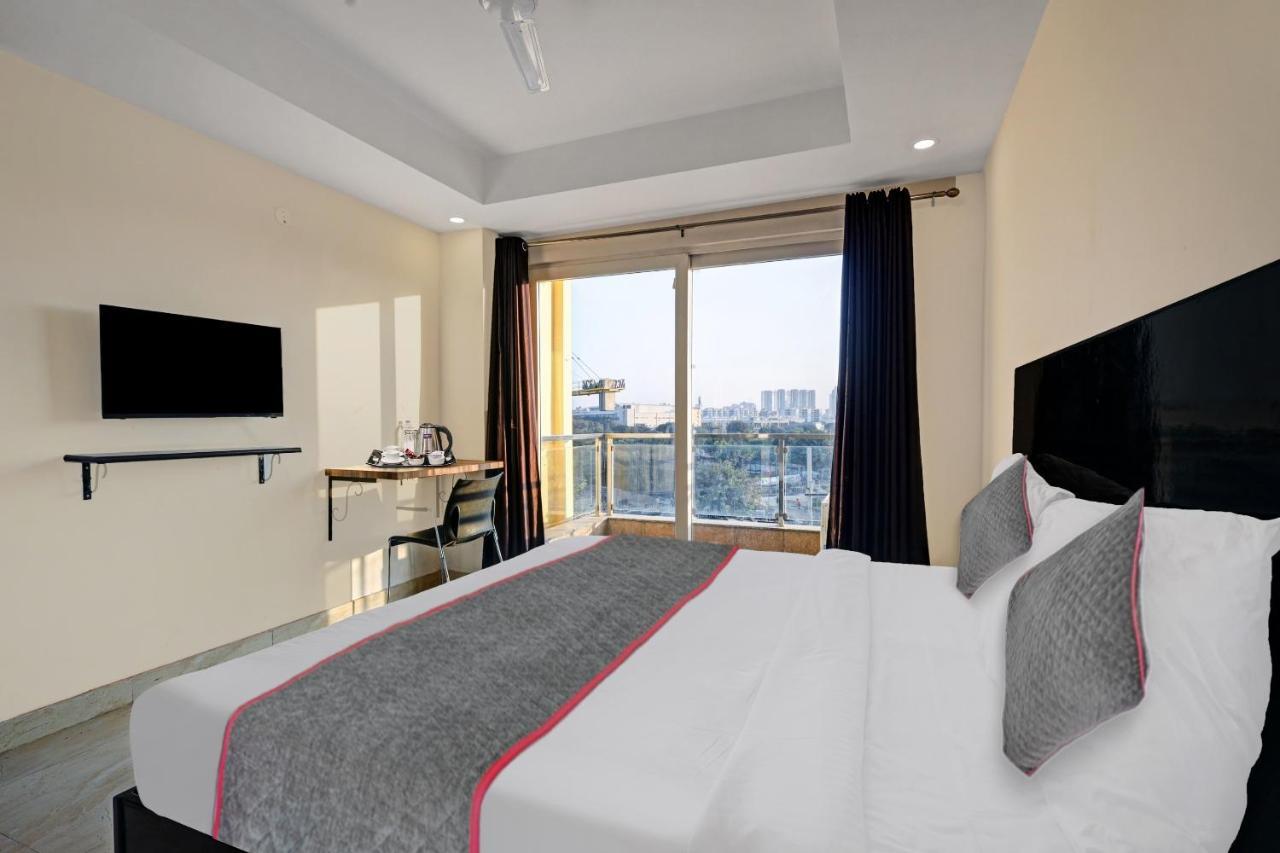 Super Townhouse Tipsyy Near Bestech Square Mall Hotel 4*