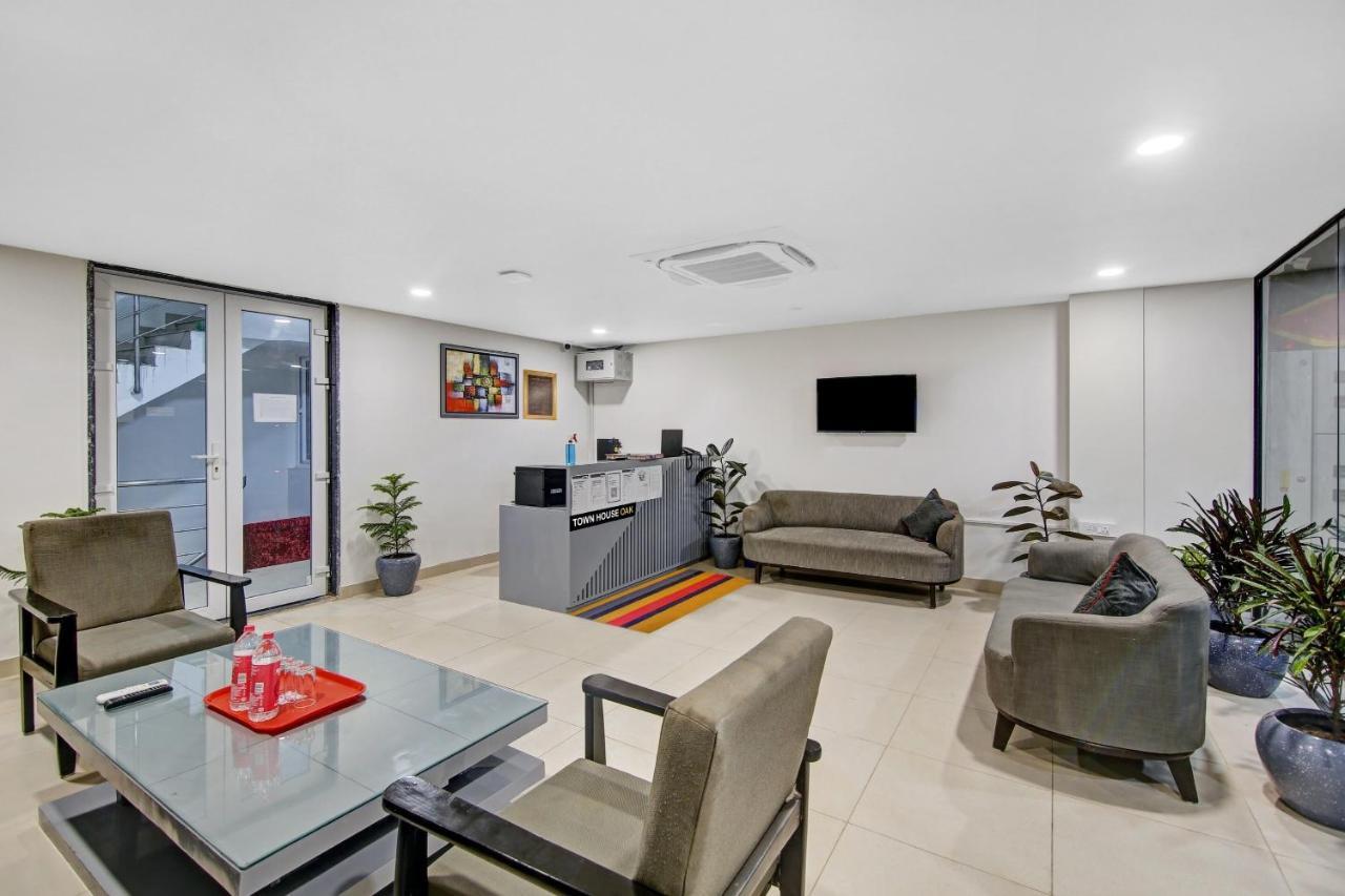 Townhouse Oak Mintstayz Sector 52 Near Artemis Hospital 3*