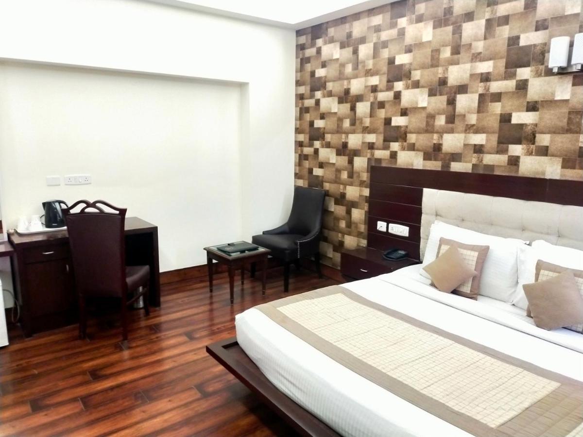 Amisa Golf Course Road Mg Road Gurgaon