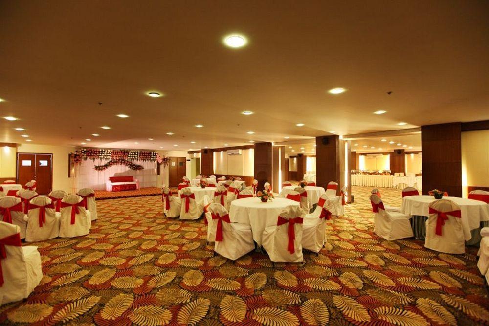Crossroads Hotel
