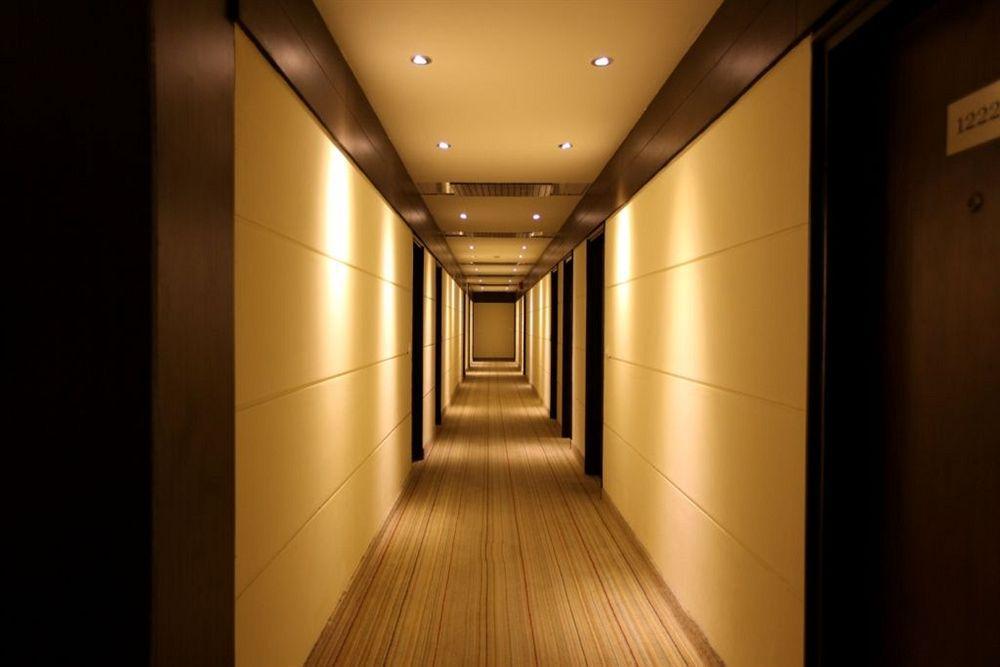 Hotel Crossroads