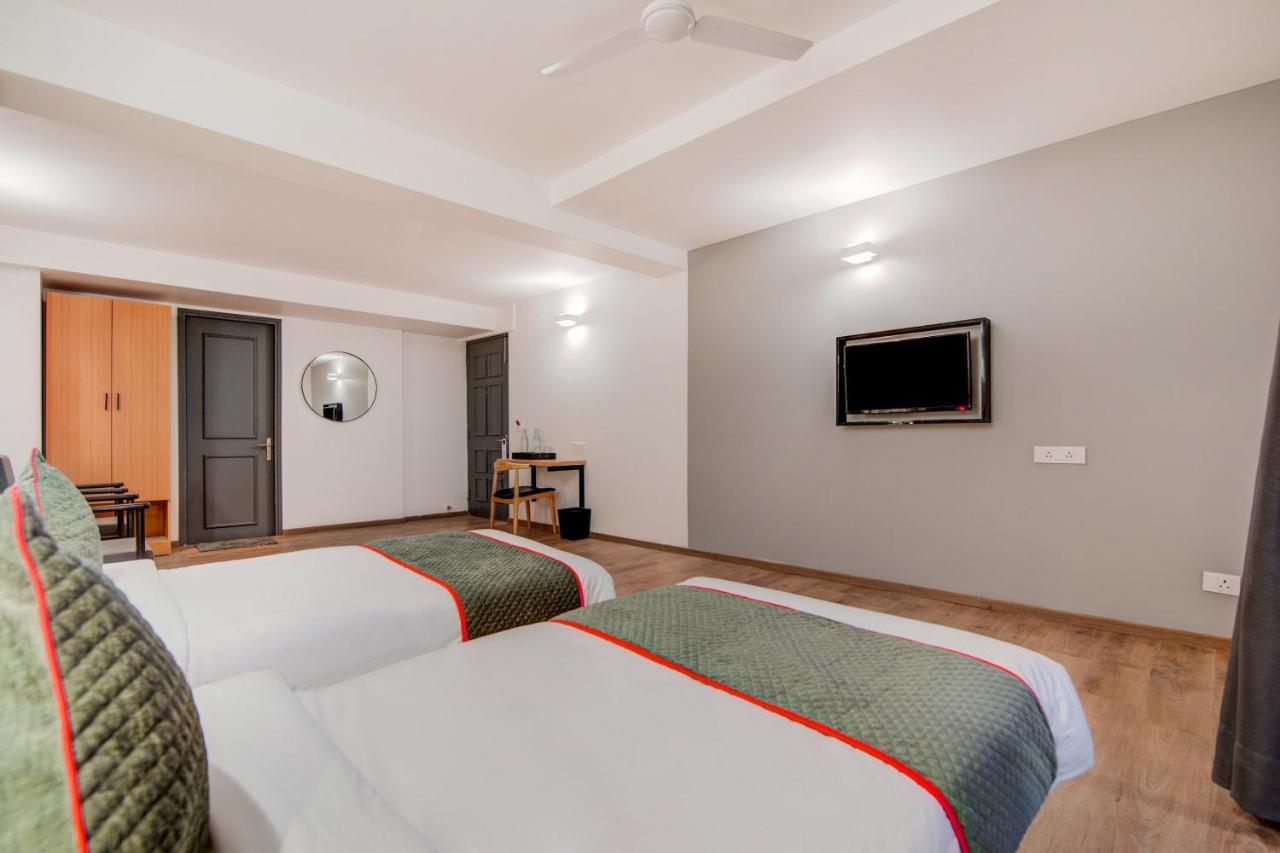 Townhouse Golf Course Road Hotel 4*