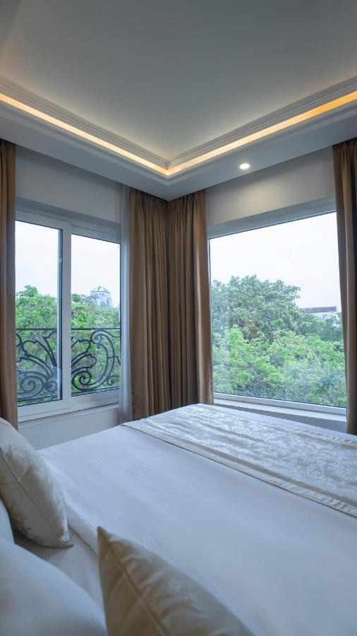 The Woodbury Hotel *