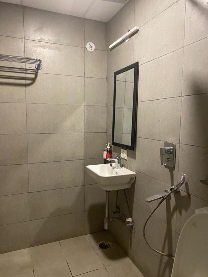 Avenue 64 Hotel