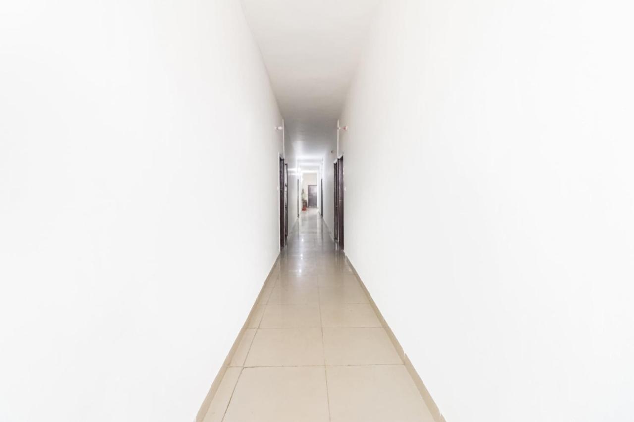 Oyo Flagship 37833 Safe Hotel Gurgaon