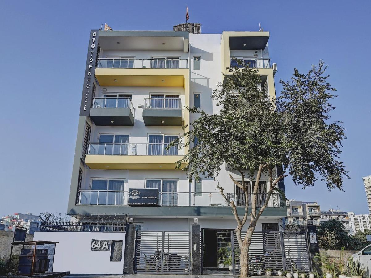 Super Townhouse Tipsyy Near Bestech Square Mall Gurgaon