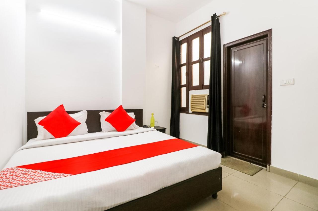 Oyo Flagship 37833 Safe Hotel 3*