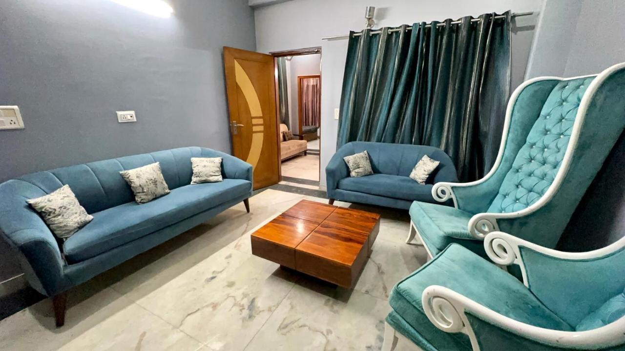 Entire Floor 2bhk With Full Kitchen Near Medanta Hospital *