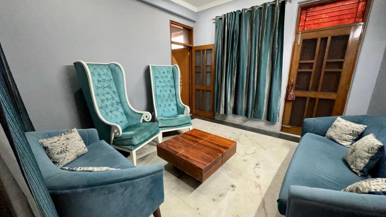 Guest house Entire Floor 2bhk With Full Kitchen Near Medanta Hospital *