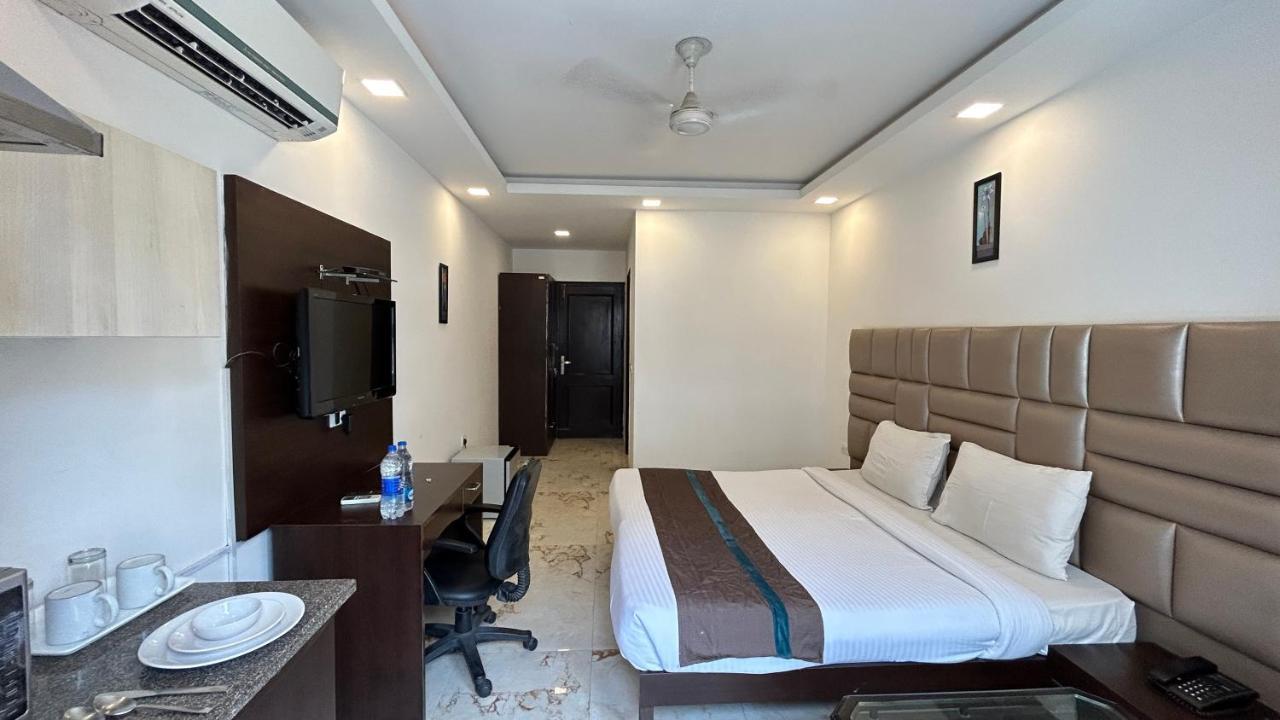 Park Dlf Phase 2, Cyber City, 3*