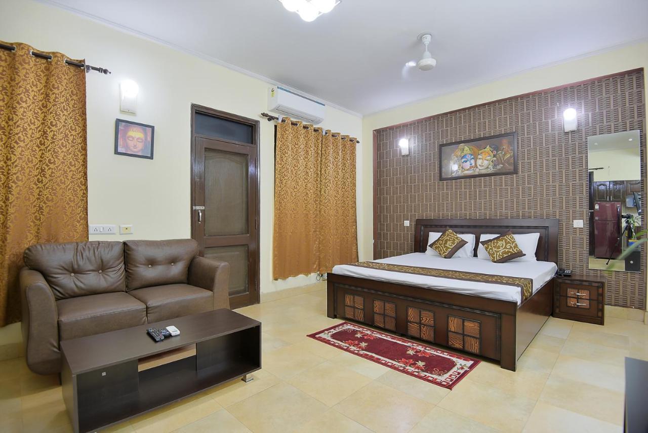 Hotel Serviced Near Fortis Hospital 3*