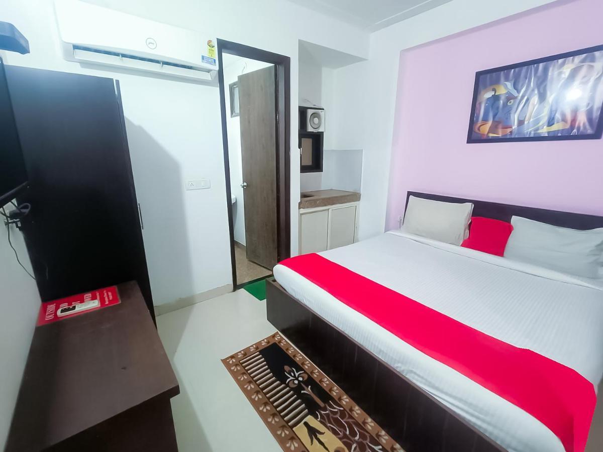 Roomshala 098 Sagarmatta - Opposite Medanta Hospital Hotel Gurgaon